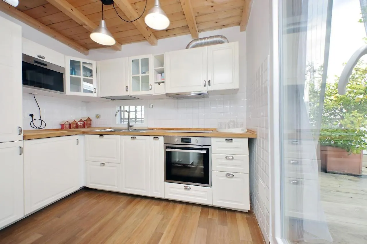 Apartament Ych-Elegante Attico Vicino Marconi Rzym 0*,  Włochy
